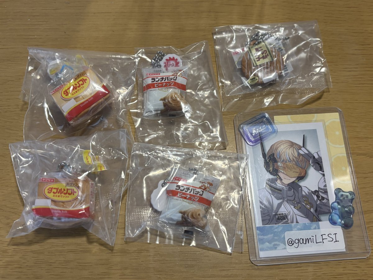 gamiLFSI's tweet photo. 【交換】ガチャガチャ ヤマザキパン ミニチュアチャーム2

譲)画像①
ダブルソフト×2/ランチパック×2/ミニスナックゴールド×1

求)画像②
ナイススティック、ケーキドーナツ

ゆる募)画像③
同シリーズの第一弾

郵送交換＞都内手渡し(要相談)
検索からお気軽にお声掛けください。 https://t.co/NSGskZkhzv