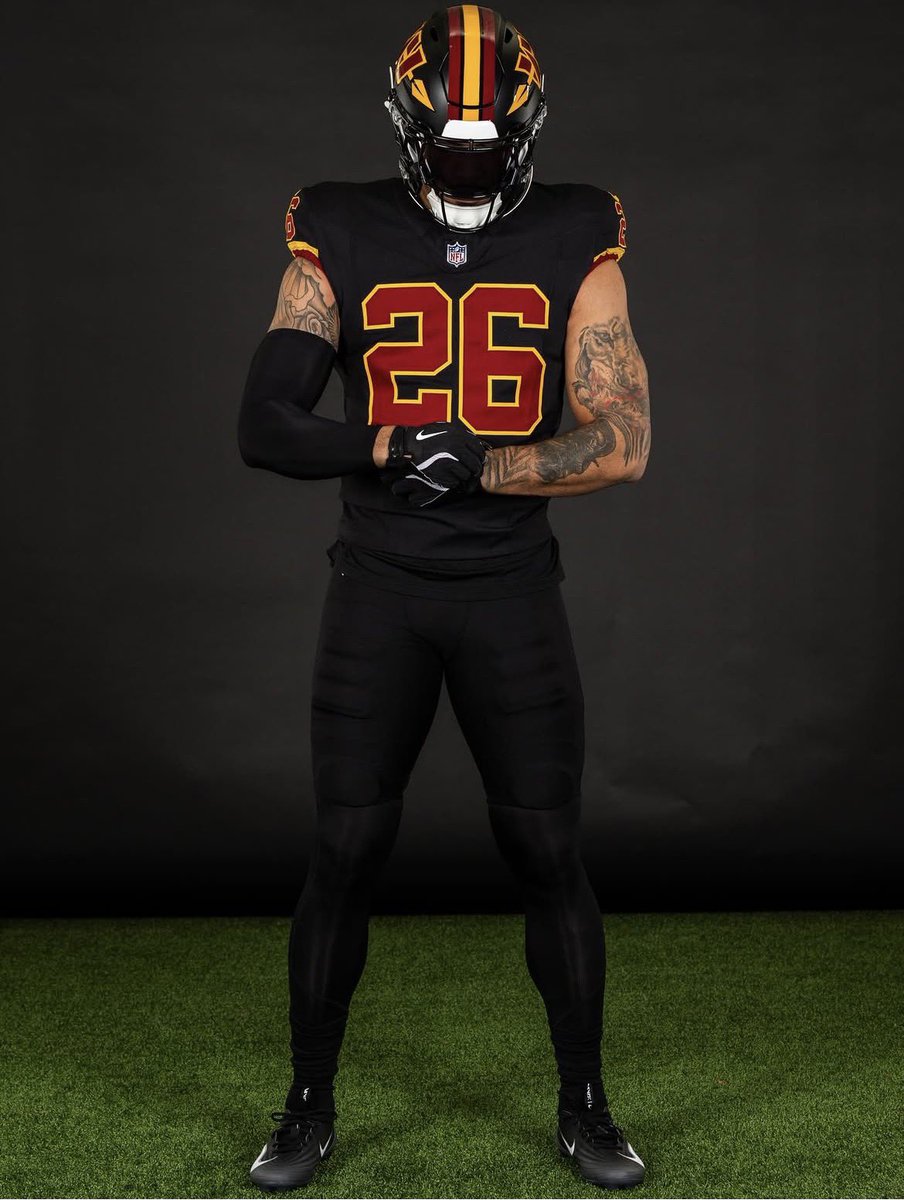 srhule's tweet photo. They cooked. They really cooked with the black jerseys #RaiseHail #Commanders https://t.co/QfPkef3wDH