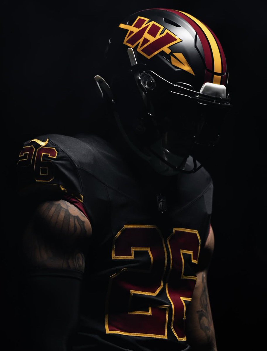 srhule's tweet photo. They cooked. They really cooked with the black jerseys #RaiseHail #Commanders https://t.co/QfPkef3wDH