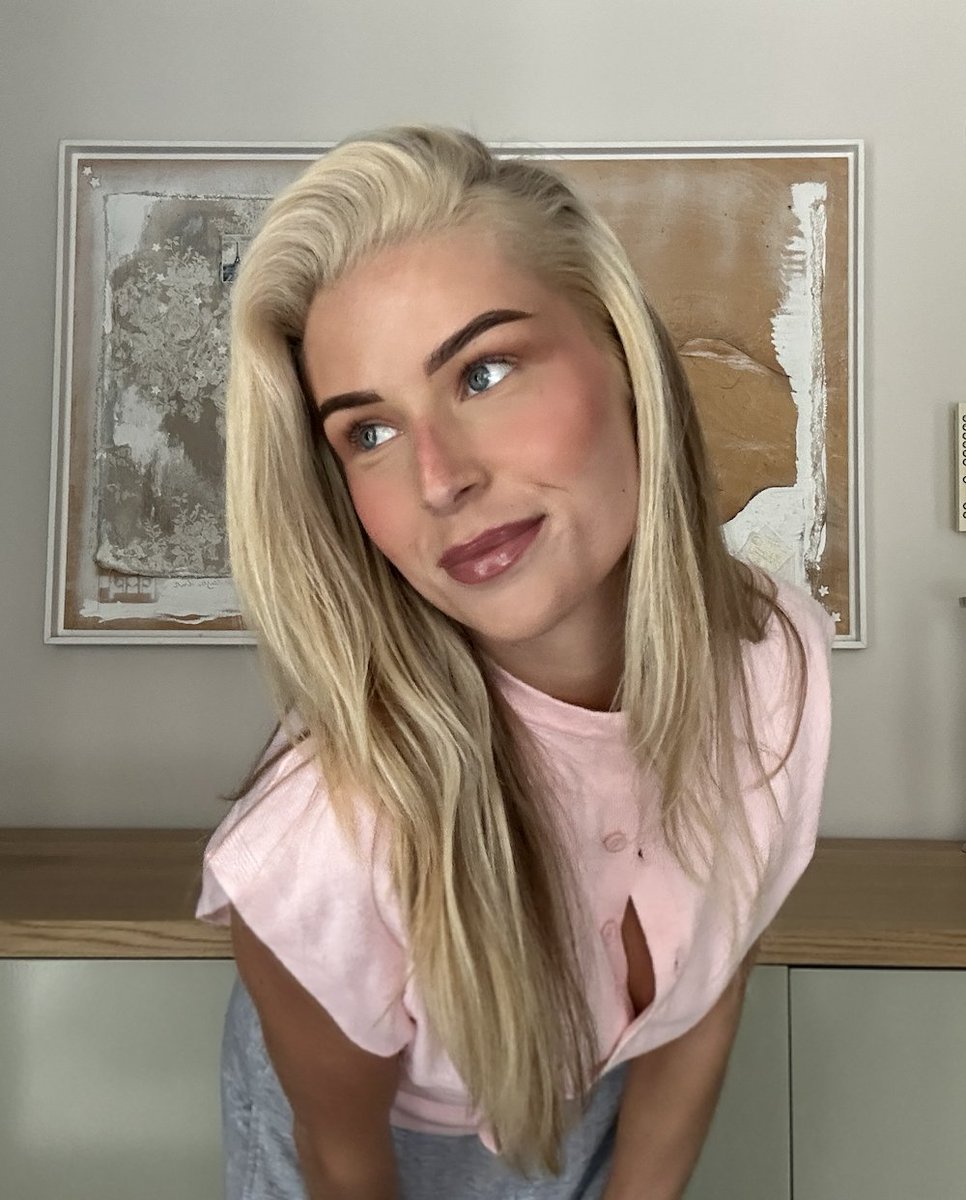 XvrouwAnna tweet media