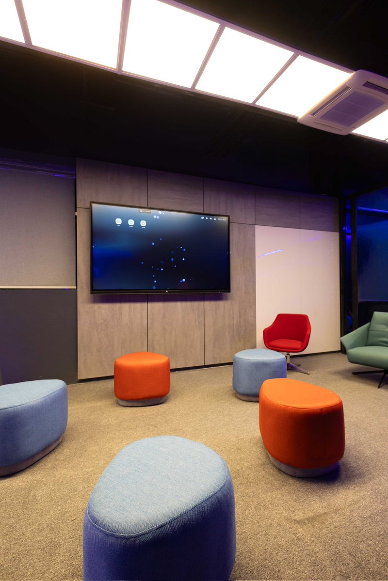 MicdeeDesigns's tweet image. Wide shot or close up, it holds up either way. ✨

A look at the LED collaboration room inside Nigeria's first Oil &amp;amp; Gas Innovation &amp;amp; Experience Centre, delivered by Micdee. 🇳🇬

#micdee #nlng #designandbuild