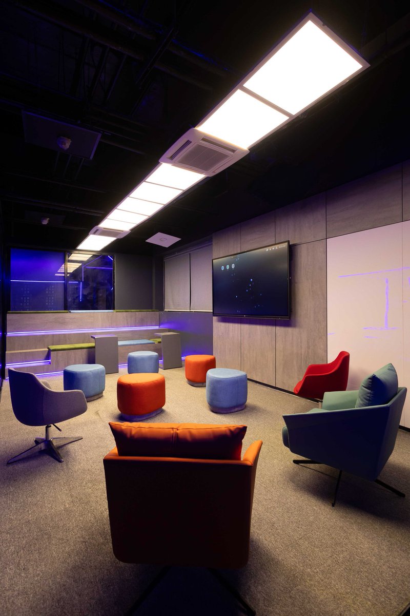 MicdeeDesigns's tweet image. Wide shot or close up, it holds up either way. ✨

A look at the LED collaboration room inside Nigeria's first Oil &amp;amp; Gas Innovation &amp;amp; Experience Centre, delivered by Micdee. 🇳🇬

#micdee #nlng #designandbuild