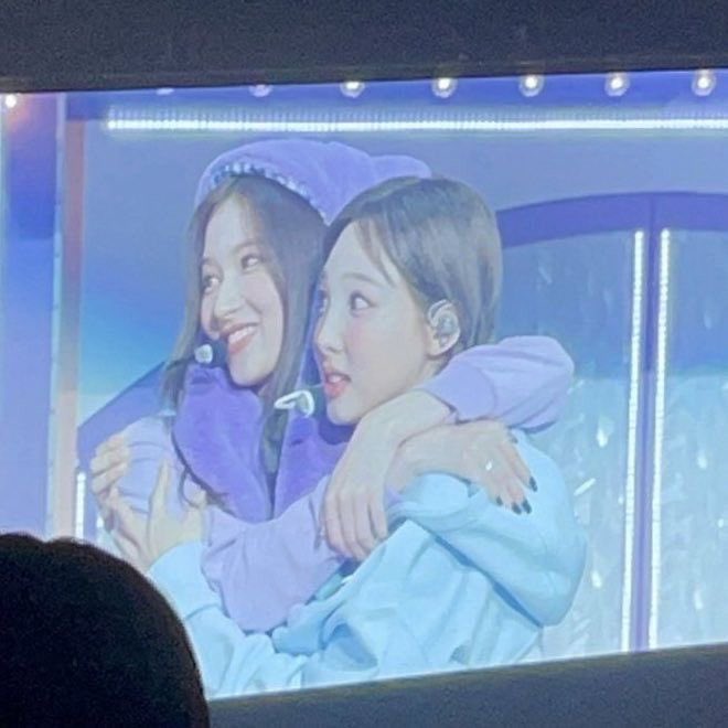 sanayeon files tweet media