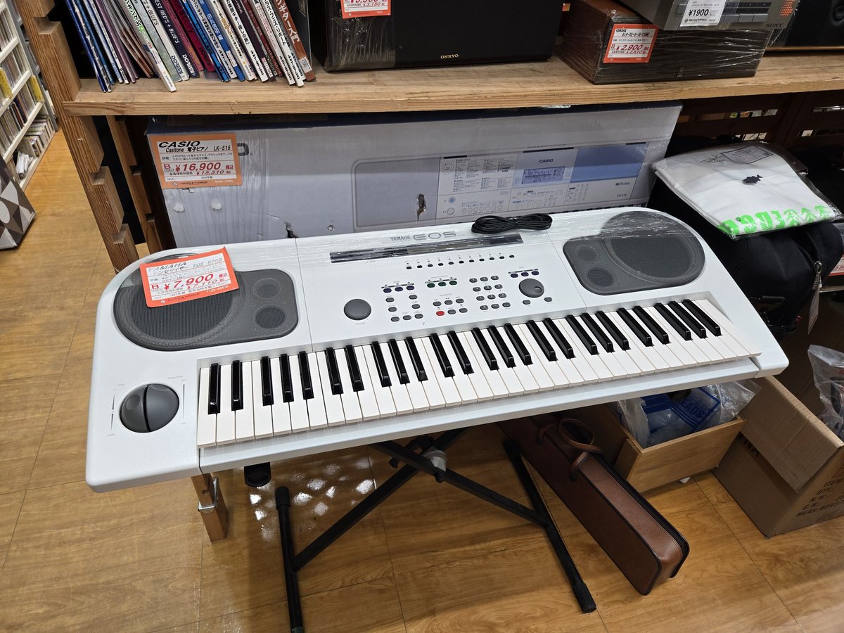 section_amusc's tweet photo. デモは、trfのファースト・アルバムから、メドレーを楽しめる。
サンプリングされたSEが入っていて、それが楽しめるのも新しい感じだった。
プリセットの音も、リード音がたくさん聴こえる。とても良いものかしら。
そんな訳で、こんなものを見たら買っちゃいますね。 https://t.co/iFRQO09gqV