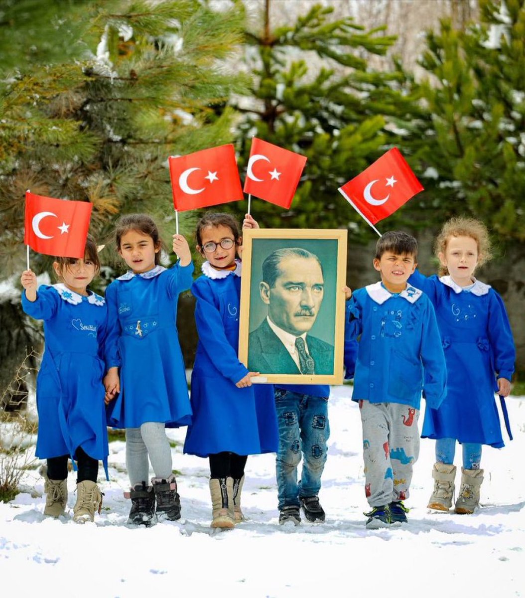 gokcekatun1923's tweet photo. "Vatanı korumak, çocukları korumak ile başlar." https://t.co/b3r1qq2coO