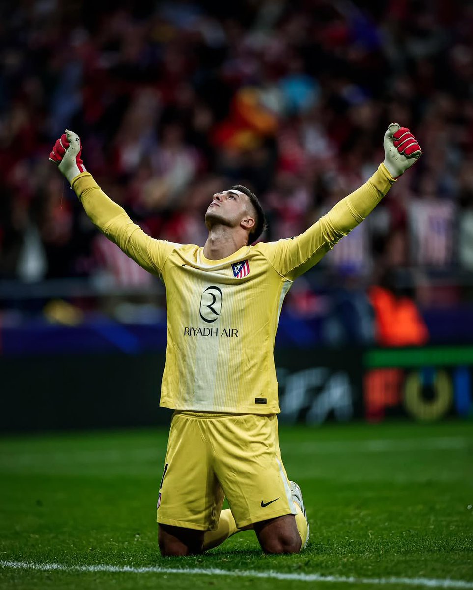 𝖠𝖺𝗋𝗈𝗇, tweet media