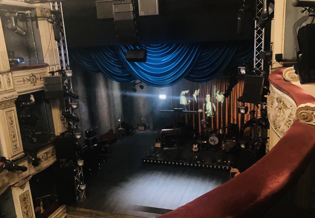 booksandwine76's tweet image. TEETH ‘N’ SMILES @dukeofyorksLDN #davidhare #selfesteem #phildaniels #teethnsmilesplay