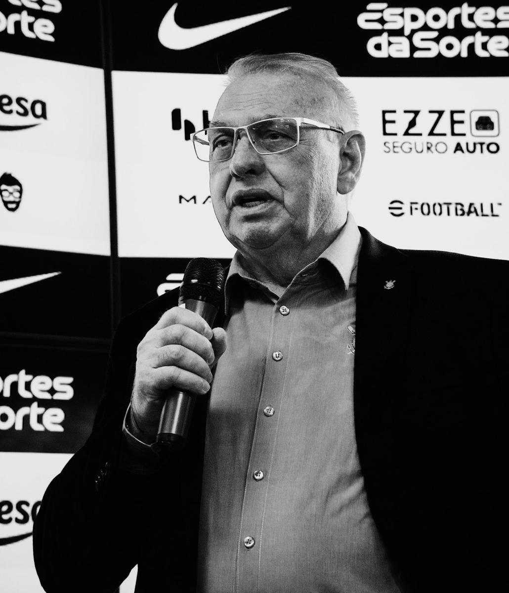 O Parque São Jorge foi dado em garantia de dívida tributária de R$ 1,2 bilhão, sem aprovação do Conselho Deliberativo, sem quórum, sem nenhuma formalidade exigida pelo Estatuto.

O mesmo presidente que jurou respeitar as regras assinou o acordo em 2 de janeiro, ofereceu o