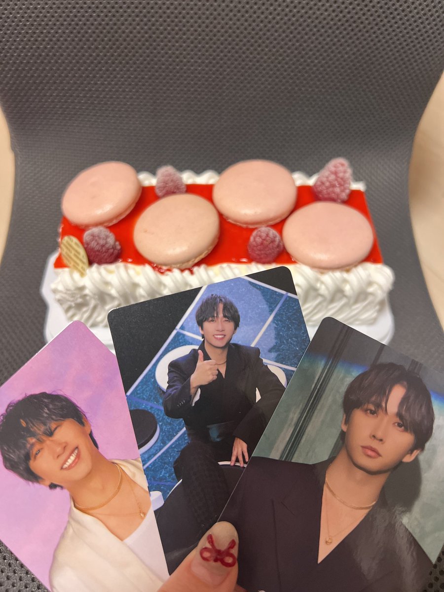 Jump1114Yuka's tweet photo. おめでとうだよぉぉ🥰
大好きだぁ！！来週静岡で会おう😭
ニモニモフラゲ👍
今年はタルトなかったから、アイスケーキ😎
 #Umi29thBDay https://t.co/CWlSrfhjZf
