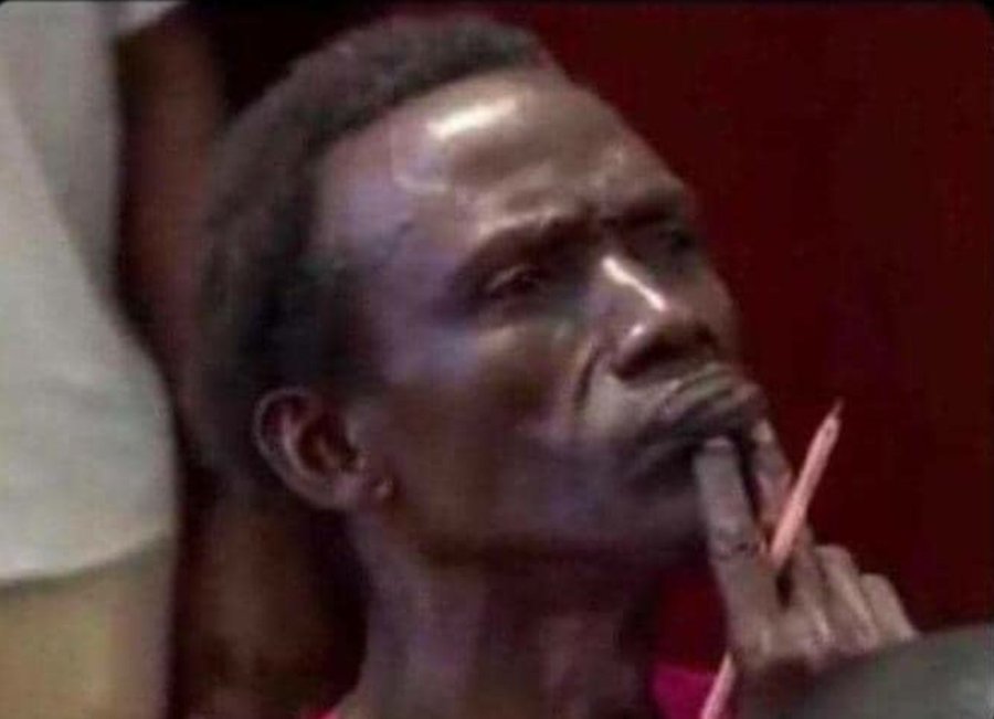 Kieni_vic's tweet photo. Me trying to figure out vile bei ya mafuta kupanda ina-affect bei ya keg https://t.co/pzqJfARwX0