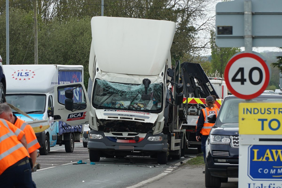 EchoDan11's tweet image. #Hailsham #A22 at Lower dicker rtc this afternoon where a car roled over the top of cab - Road was part blocked while police dealt with the incident @EastSussexNews @SussexTW @brightonargus @HailshamNews