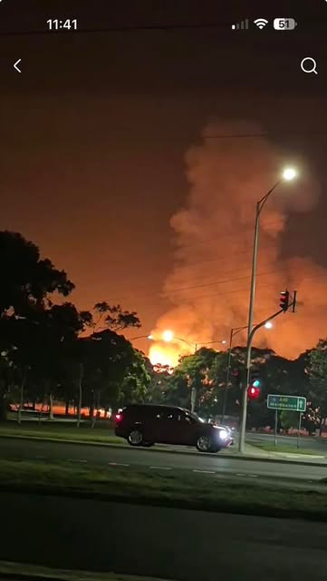sgmj555's tweet photo. @_davidlimbrick In other news... you know how Australia only has 2 Oil Refineries... Perhaps we only have 1 left tonight because the Corio one just exploded! 😬
What are the odds, huh!? https://t.co/PKaq06FA87