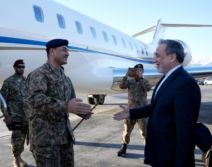 high_hopeful's tweet photo. Rare moment of Abbas Araghchi wasting his time https://t.co/LNxWESNwsF