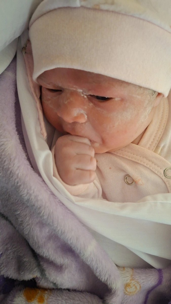 Hoy 15 de Abril, nació ella Luna 🌛 el amor infinito de su madrina 💕