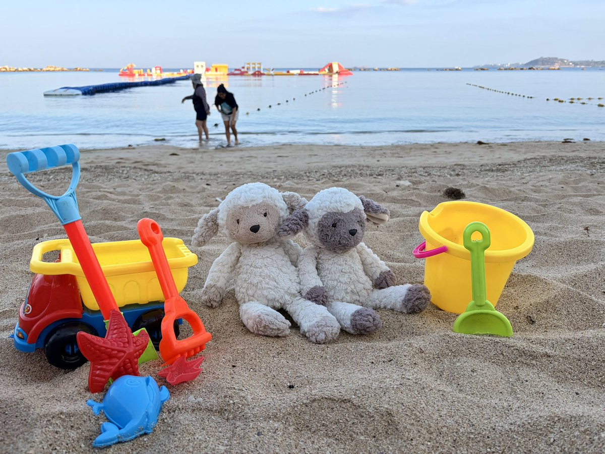 tinytoddlerssen's tweet photo. Beachh daayy https://t.co/QXSWx8sTkm