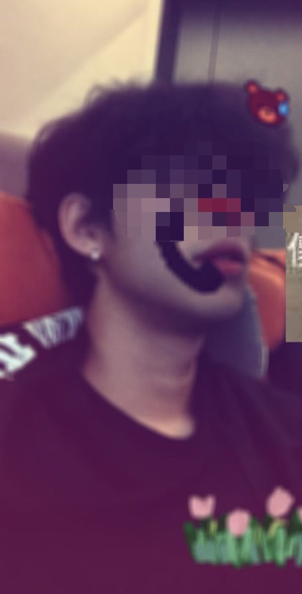 feng18091's tweet photo. 偷偷溜进大二顶帅直男宿舍速吸脏臭篮球袜，后面还发现了他的抖音，等了一年终于闻到了，无比巨臭！！ https://t.co/IXwOLsY4Vp