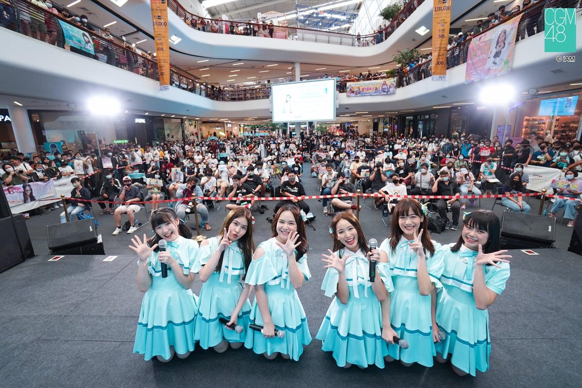 นั่งลบรูปในมือถือ

เจอรูปที่ไป RS ซีเจมครั้งแรก

ลำปางที่แชมออก RS ครั้งแรก

ยังจำได้ว่านั่งตรงไหน

ภาพจำยังชัดเจน