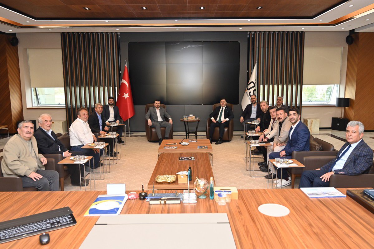 KayseriOSB's tweet photo. Kayseri OSB Başkanımız Mehmet Yalçın ve yönetimi, Kayseri Gemerek ve Çevreleri Sosyal Dayanışma ve Yardımlaşma Derneği Başkanı Sn. Muhammed Dalkılıç ve beraberindeki heyeti konuk etti.

Haberin detayı için 👇🏻

https://t.co/GVoQbUzMIB https://t.co/U8zFlNbr7v