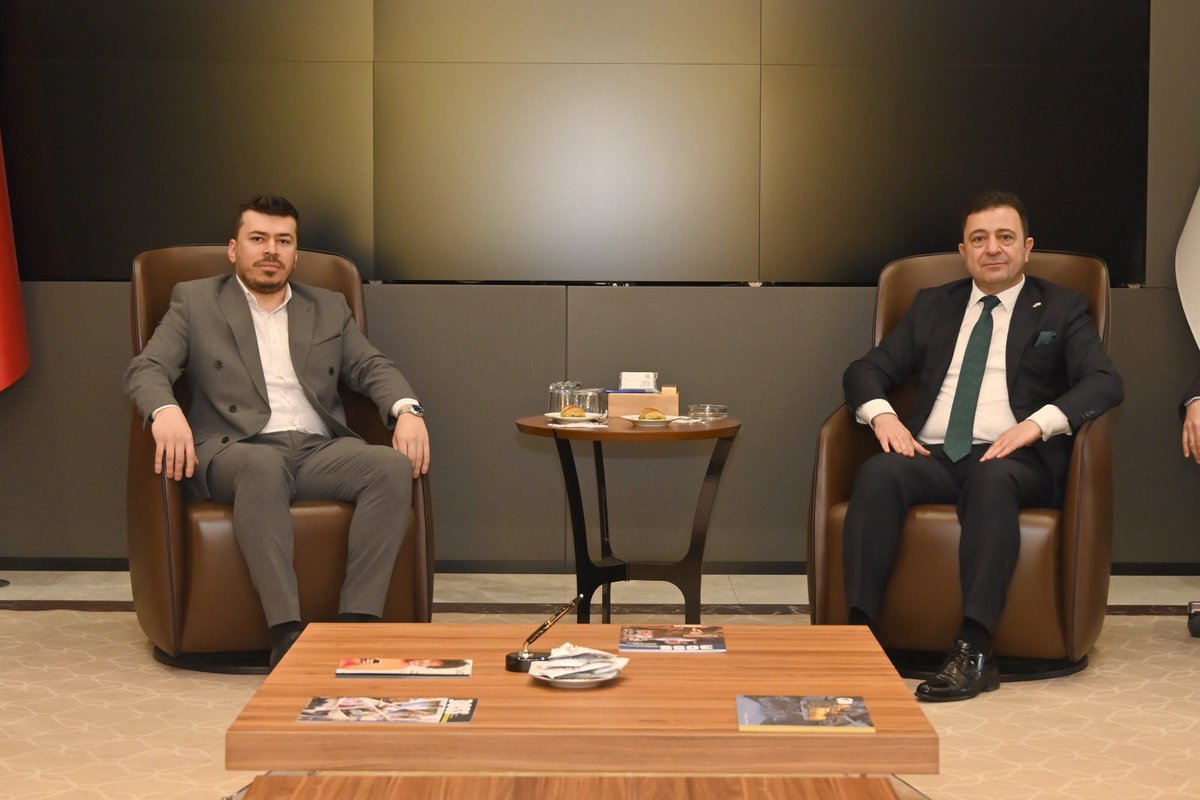 KayseriOSB's tweet photo. Kayseri OSB Başkanımız Mehmet Yalçın ve yönetimi, Kayseri Gemerek ve Çevreleri Sosyal Dayanışma ve Yardımlaşma Derneği Başkanı Sn. Muhammed Dalkılıç ve beraberindeki heyeti konuk etti.

Haberin detayı için 👇🏻

https://t.co/GVoQbUzMIB https://t.co/U8zFlNbr7v