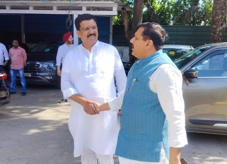 NasirHussainINC's tweet image. 15 April 2026 | 📍New Delhi

Today, at the residence of Congress President Shri Mallikarjun @kharge Ji, for the meeting of all Opposition parties to deliberate on key national issues, including the proposed delimitation exercise and the special session of Parliament.

#Opposition