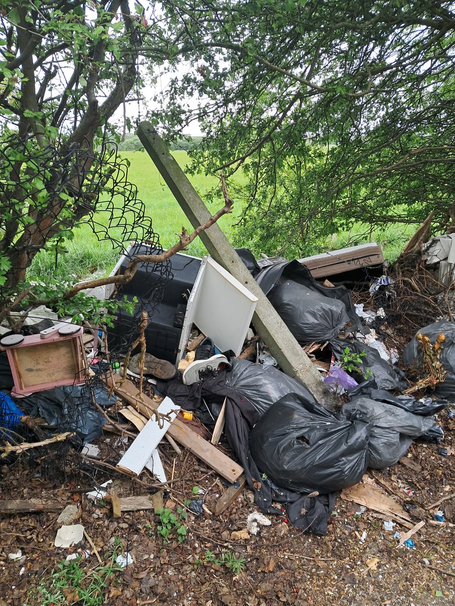 Johnnyplanted's tweet photo. @Hillingdon when are you going to start addressing the volume of flytipping on Cranford Lane Harlington seriously? Been ongoing for years now. Landowners not being held to account at limiting access and no ANPR or CCTV ever used to tackle offenders. What can we do together? https://t.co/BaGc6QtZll
