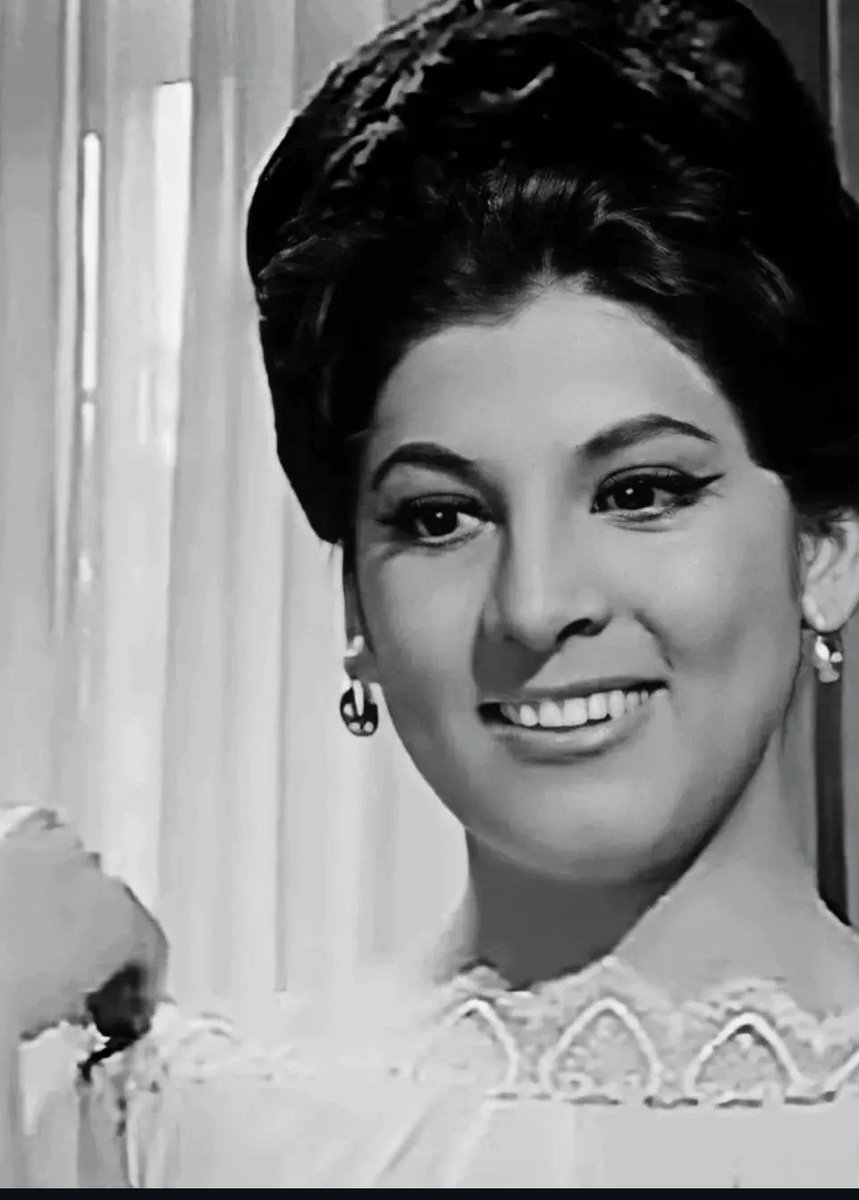 marupaez's tweet photo. A los 86 años falleció Lucha Moreno, madre de Mimi, integrante de Flans.
Destacó como actriz y cantante de música ranchera; participó en el cine junto a figuras como: Luis Aguilar e hizo las telenovelas Quinceañera y Amor en silencio, entre otras. D.E.P. https://t.co/OQEaZYA4w2