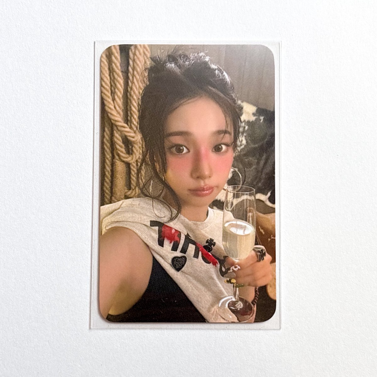 winbluu's tweet photo. feedback mega positivo para @saaigon por me vender essa rina simplesmente perfeita 🥺 compra tranquila, enviou rápido, chegou super bem embaladinho e em perfeito estado! a duda foi uma querida cmg, super atenciosa e ainda mandou um pacotinho cheio de brindes 🤍 muito obrigada https://t.co/DXQqGMuL9F
