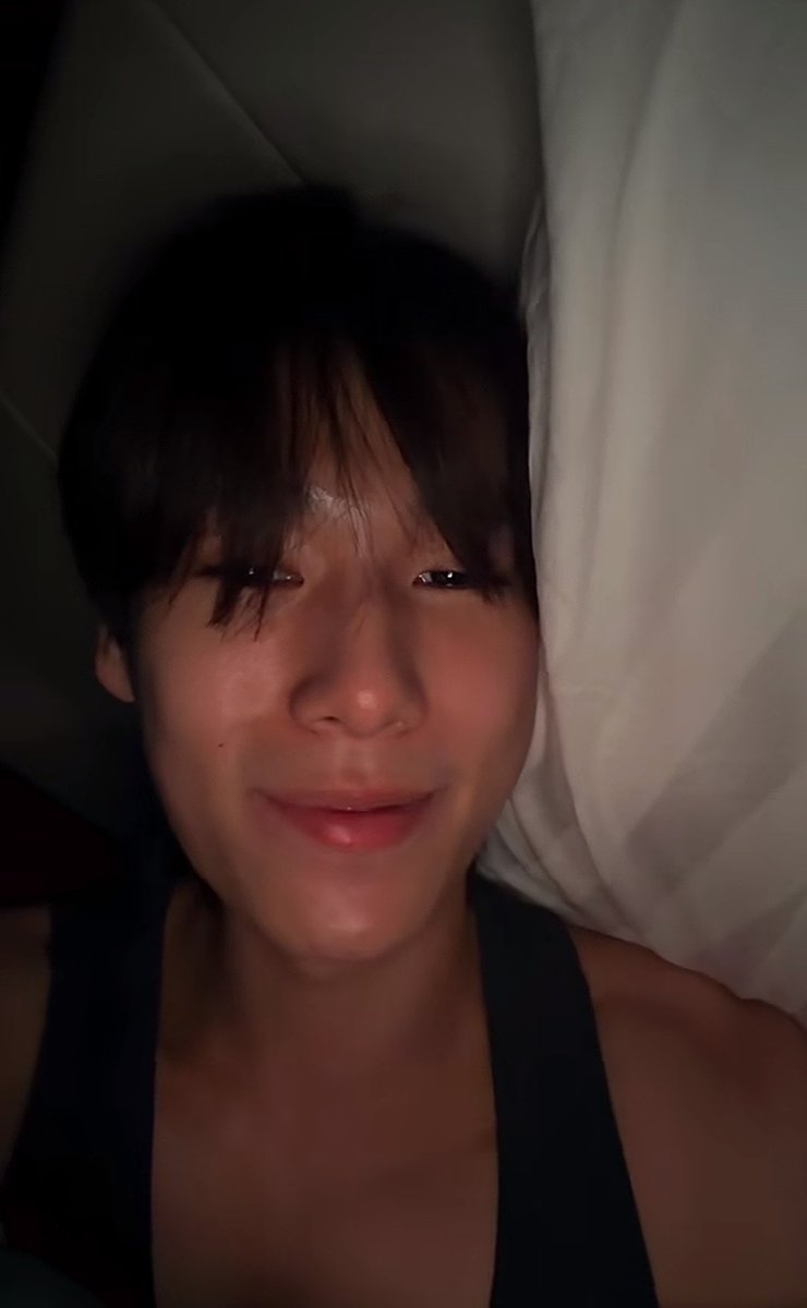 catvyrcb's tweet photo. my brain: it's just two separate selfies

also my brain: they're married with 2 cats and we weren't invited to the wedding

PONDPHUWIN THIS IS UR FAULT 😭 #pondphuwin https://t.co/cNpkLPkPSI