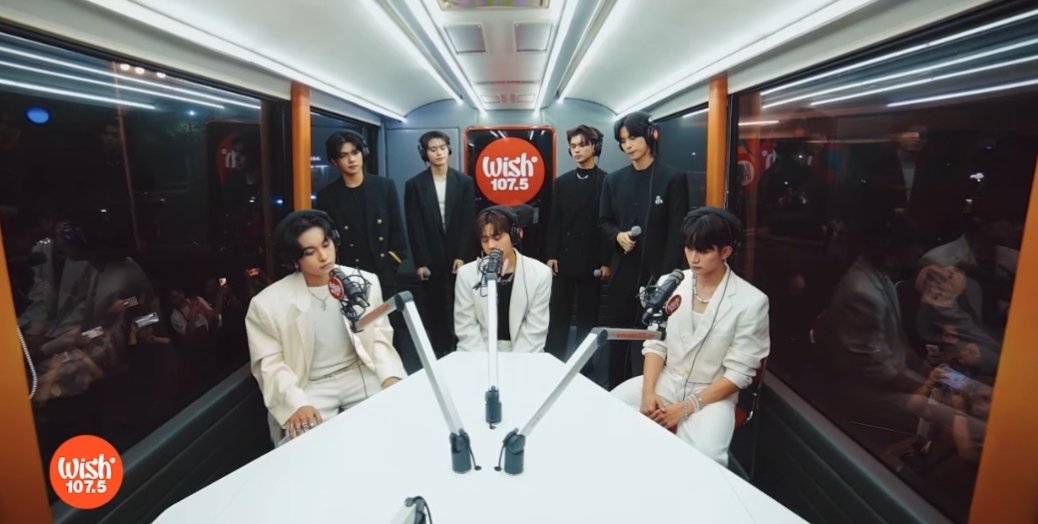 LUNOD SA WISH BUS

#HORI7ON_LunodOnWishBus
#HORI7ON #호라이즌 
<a href="/HORI7ONofficial/">HORI7ONofficial</a>