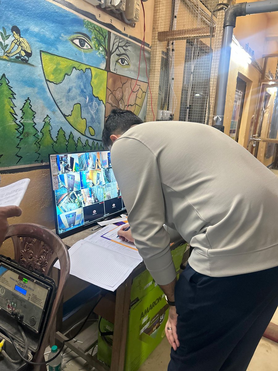 যোৰহাট চৰকাৰী উচ্চতৰ মাধ্যমিক আৰু বহুমুখী বালিকা বিদ্যালয়ত স্থাপিত যোৰহাট নিৰ্বাচনী জিলাৰ অন্তৰ্গত টীয়ক বিধানসভা সমষ্টিৰ নিৰ্বাচনী ষ্ট্ৰং ৰুমটো আজি জিলা আয়ুক্ত জয় শিৱানী মহোদয়ে নিয়মীয়া পৰিদৰ্শন কৰে। 

<a href="/ECISVEEP/">Election Commission of India</a>
<a href="/ceoassam62029/">ceoassam</a> <a href="/diprassam/">DIPR Assam</a> <a href="/DiproJorhat/">DIPRO JORHAT</a>