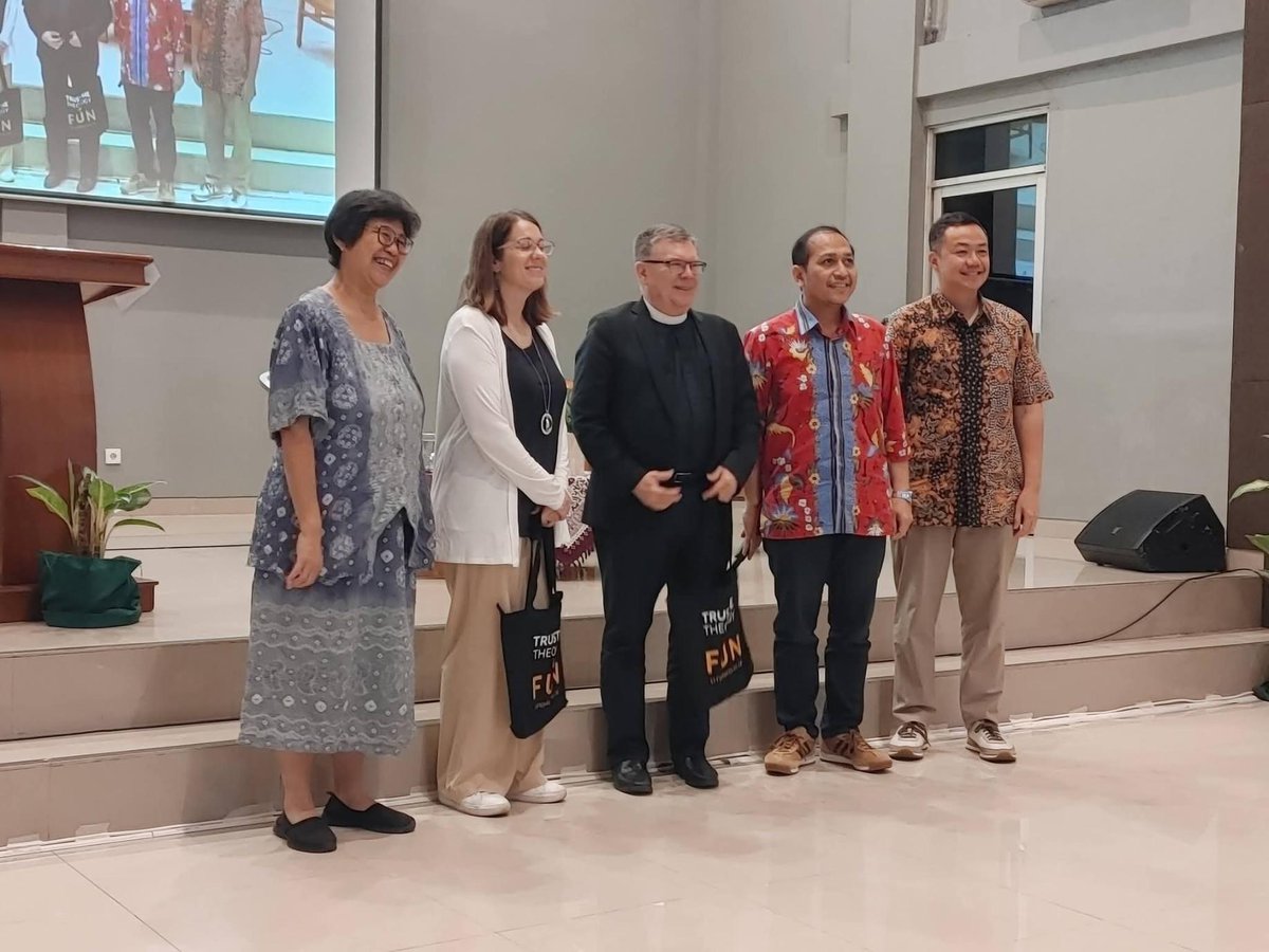 lutheranworld's tweet photo. LWF Assistant General Secretary for Ecumenical Relations Prof. Dirk Lange joined Pentecostal Prof. Lisa Stephenson for a public lecture reflecting on the journey from Augsburg, where the Lutheran Reformation began in the mid-16th century, to Azusa Street in Los Angeles, where the modern Pentecostal movement took root in the early 20th century 

Photos: C. M. Peterson

#LutheranWorld #ChristianUnity #ecumenism