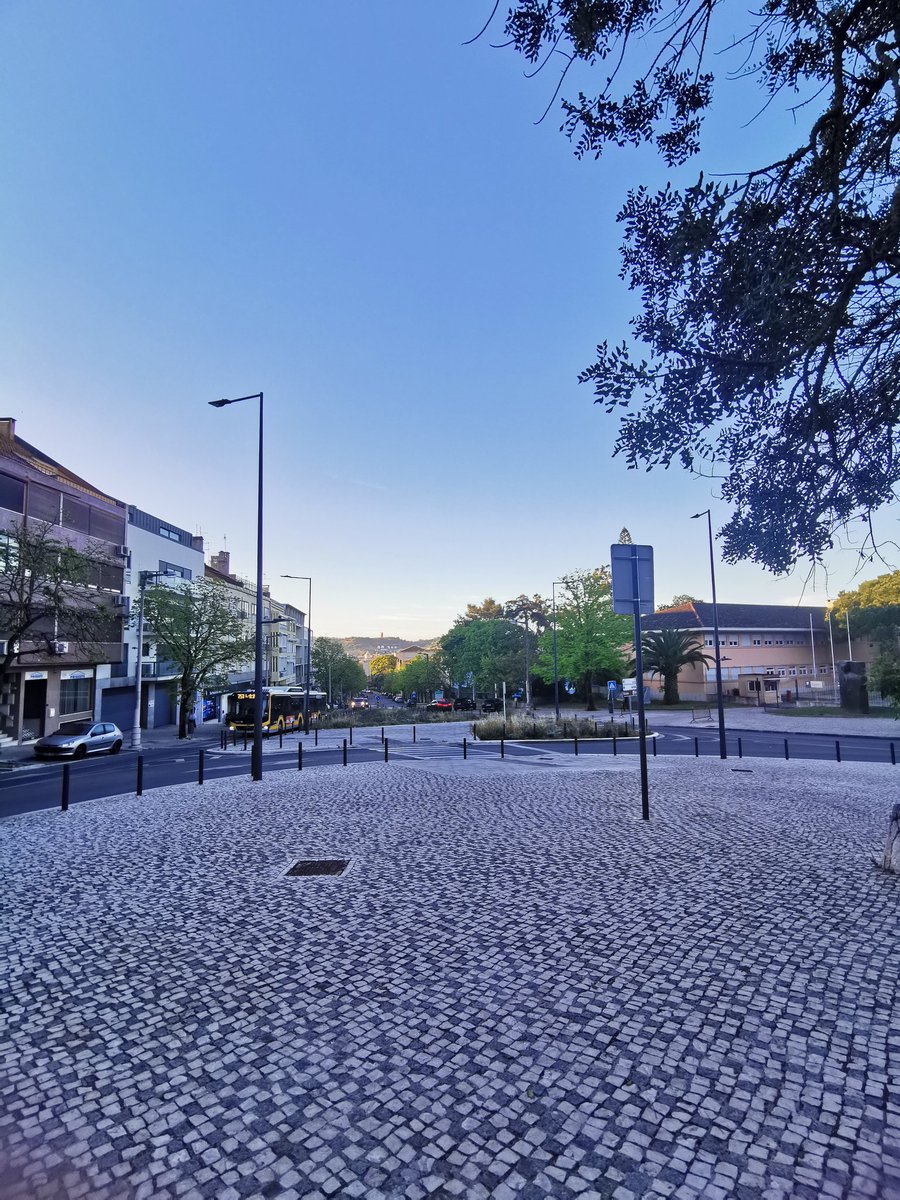 Uma rua que a minha mae se fartou de subir e descer na decada de 90... E agora sou eu a fazê-lo, 30 e tal anos depois .... A vida tem ironias bonitas 🤍