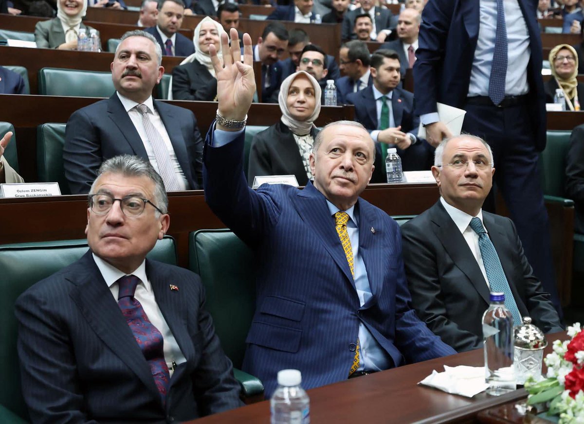 akkadintekirdag's tweet photo. Genel Başkanımız ve Cumhurbaşkanımız Sayın Recep Tayyip Erdoğan’ın liderliğinde gerçekleşen AK Parti TBMM Grup Toplantısı’na, Tekirdağ teşkilatı olarak büyük bir coşku, güçlü bir inanç ve kalabalık bir heyetle damgamızı vurduk!
Aynı dava etrafında kenetlenmiş, aynı hedefe yürüyen yüreklerle; birlik ve beraberliğimizi bir kez daha en güçlü şekilde haykırdık. İnancımız sarsılmaz, kararlılığımız tam, yolumuz açık!
Büyük ve güçlü Türkiye idealine giden bu kutlu yolda, Tekirdağ olarak her zaman olduğu gibi liderimizin yanında, milletimizin hizmetinde dimdik durmaya devam ediyoruz!
#TekirdağReisininYanında 🇹🇷🔥