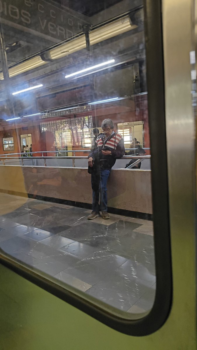 AlexCama21's tweet photo. @MetroCDMX Parado la línea 3 en potrero vamos que tengo que llegar a mi trabajo cabrones https://t.co/2bQbAmY5nz
