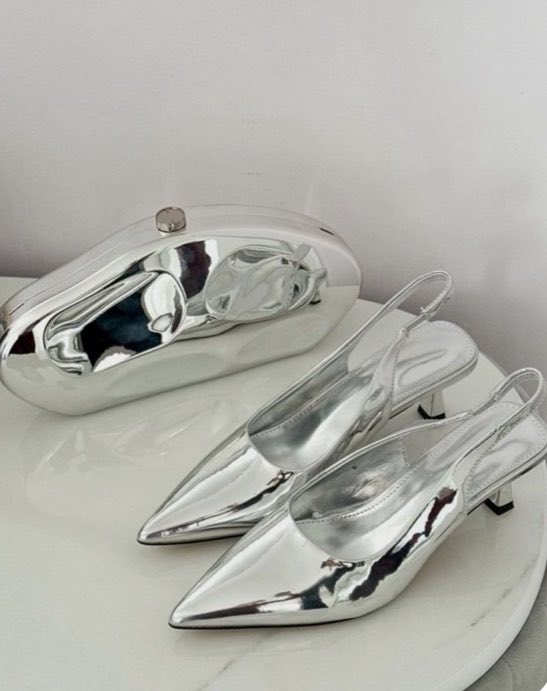 style_frenzy's tweet photo. or silver? 🪙 https://t.co/rt9WmWIHV3