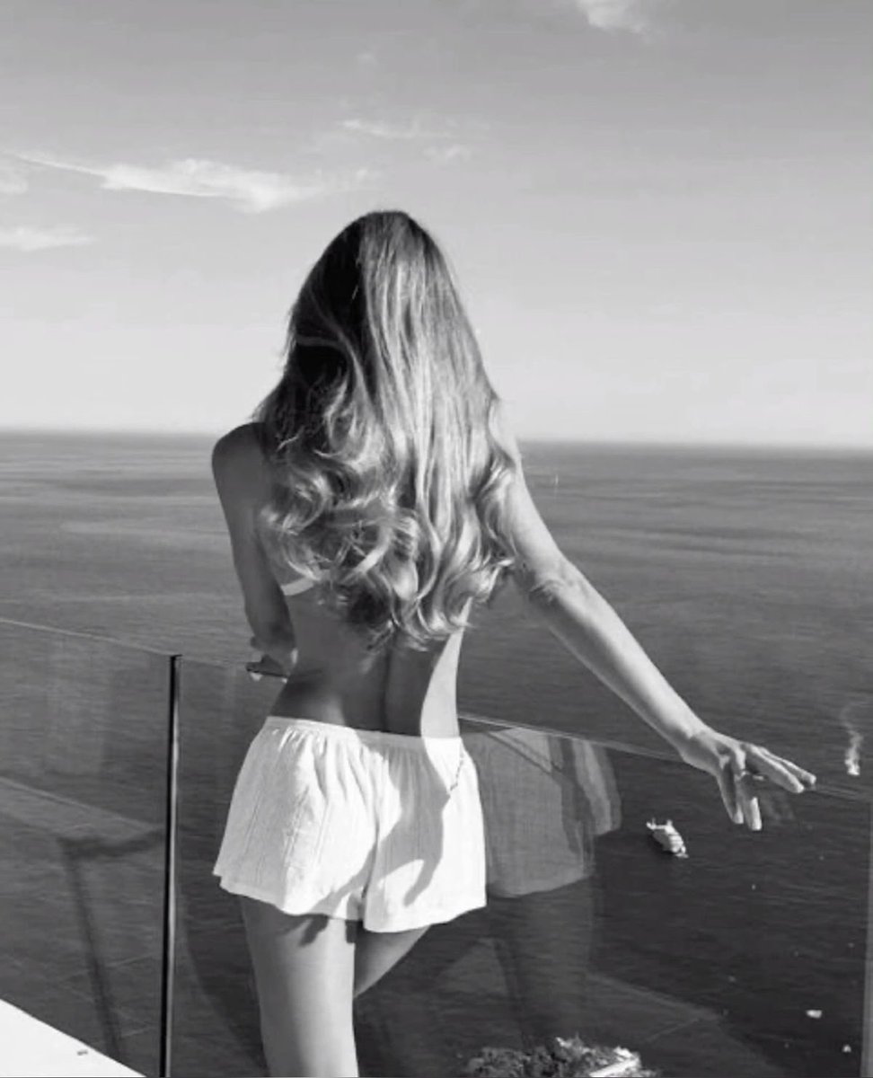 𝒞𝓁𝒶𝓈𝓈𝓎 tweet media