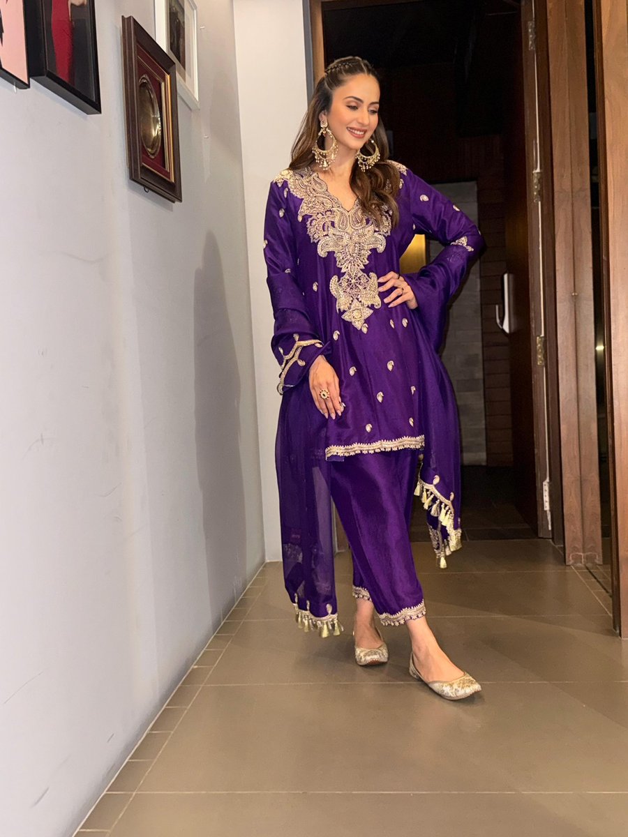 امبر خان نیازی ♥️🥂 tweet media