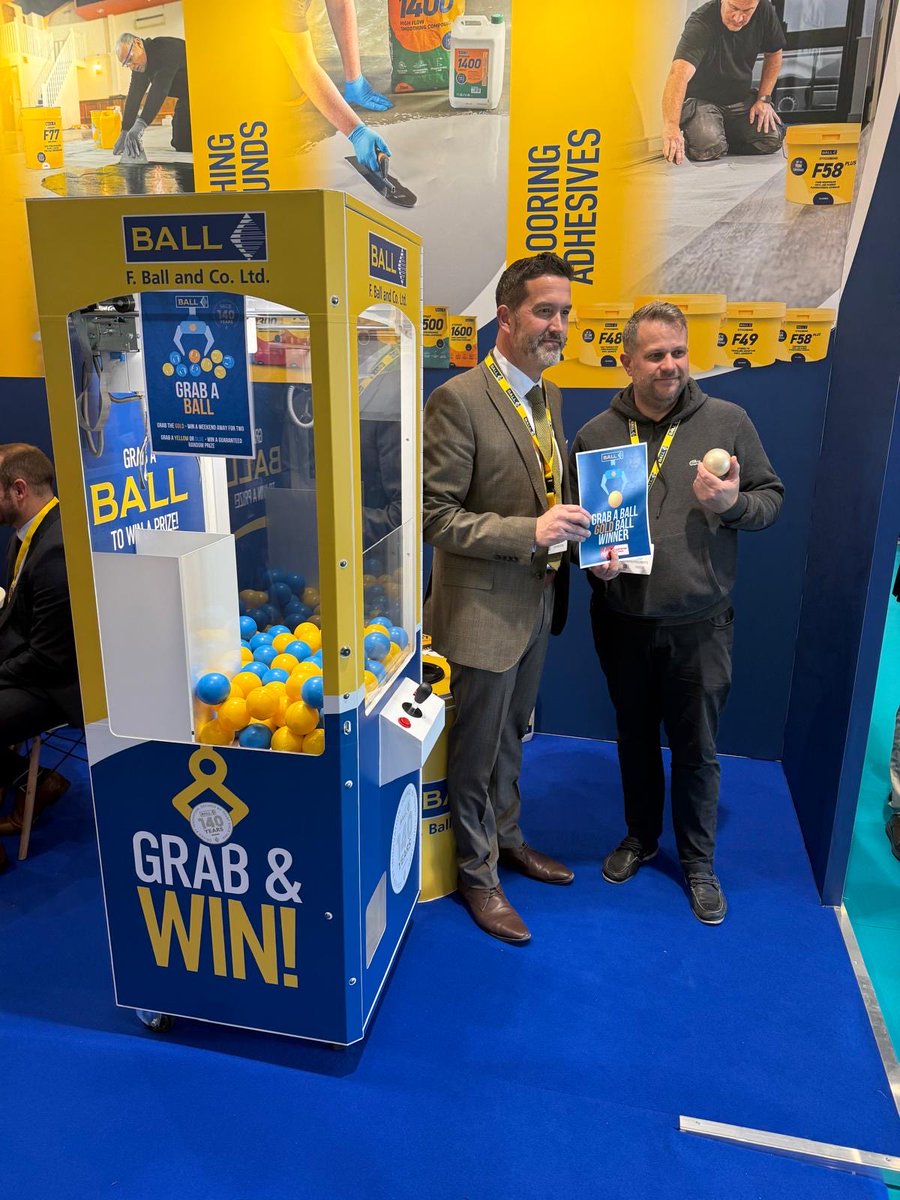 CFJMagazine's tweet image. Our team are having a great time at @FlooringShow. 💪🤩They just so happened to be on the @FBallUK stand at the right time to see someone winning the golden ball - Michael Clarke of John Palmer Carpets won a £250 Virgin Experience 🎉Congratulations!🙌 
 #flooringshowsouth #floor