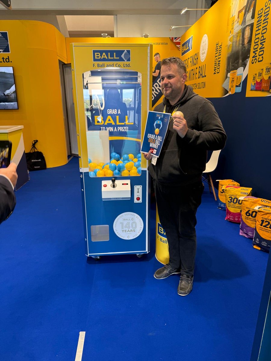 CFJMagazine's tweet image. Our team are having a great time at @FlooringShow. 💪🤩They just so happened to be on the @FBallUK stand at the right time to see someone winning the golden ball - Michael Clarke of John Palmer Carpets won a £250 Virgin Experience 🎉Congratulations!🙌 
 #flooringshowsouth #floor