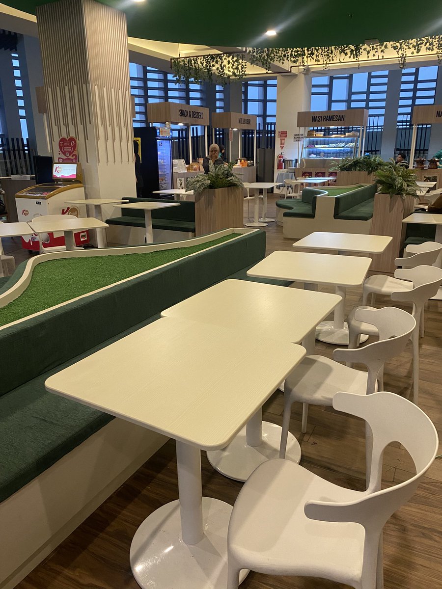 haanniiww's tweet photo. new spot unlocked di Universitas Indonesia 👀✨

📍 RS UI lantai 3
🍽️ Arcadia Food Court

tempatnya bersih, aesthetic, SUPER COMFY + banyak pilihan makanan. cocok buat nongkrong atau nugas

YUKKK MAMPIRR!!!!! #universitasindonesia #ui https://t.co/KuNKZjKmqR