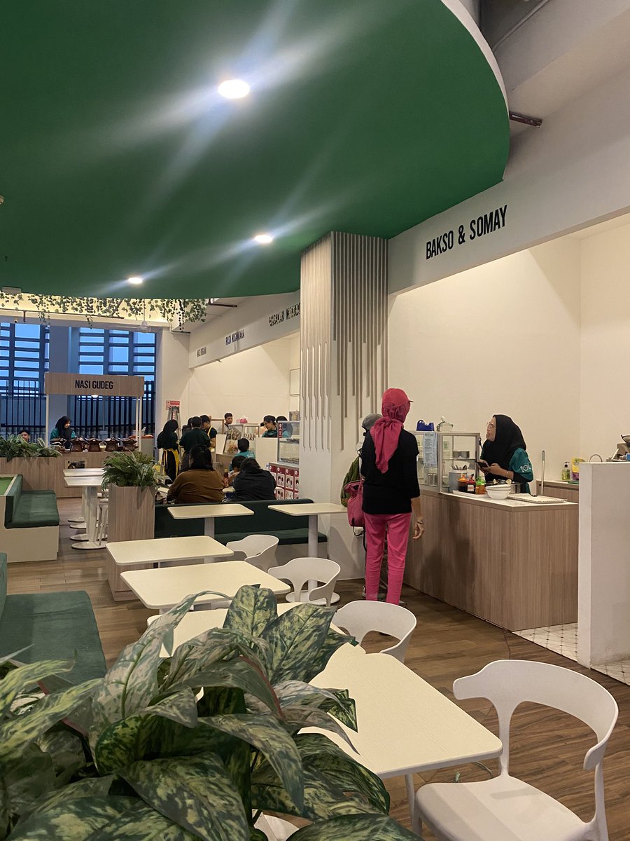 haanniiww's tweet photo. new spot unlocked di Universitas Indonesia 👀✨

📍 RS UI lantai 3
🍽️ Arcadia Food Court

tempatnya bersih, aesthetic, SUPER COMFY + banyak pilihan makanan. cocok buat nongkrong atau nugas

YUKKK MAMPIRR!!!!! #universitasindonesia #ui https://t.co/KuNKZjKmqR
