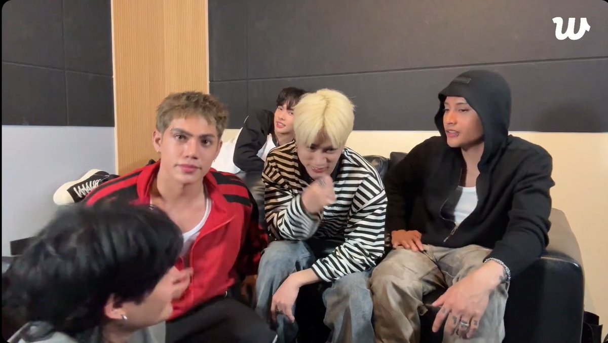 Riri Snow ❄️ tweet media