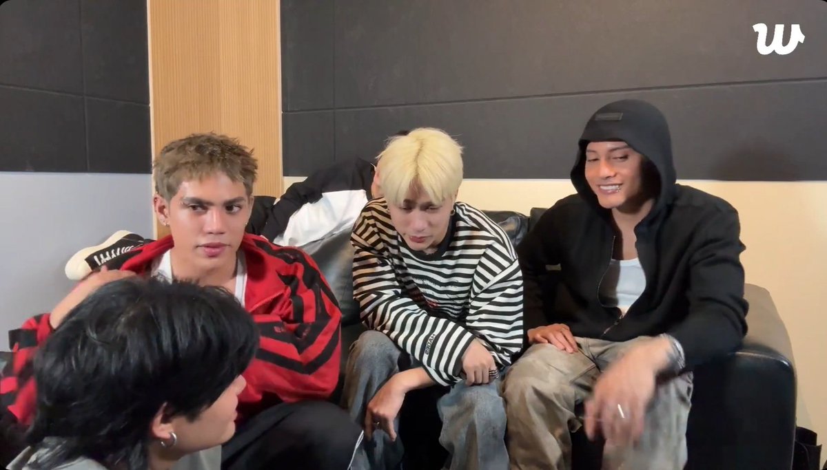 Riri Snow ❄️ tweet media