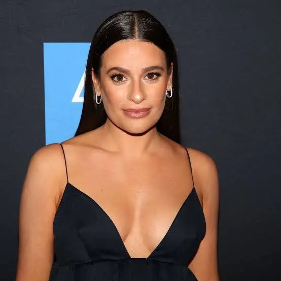 Es una mezcla de Flor y Momi?