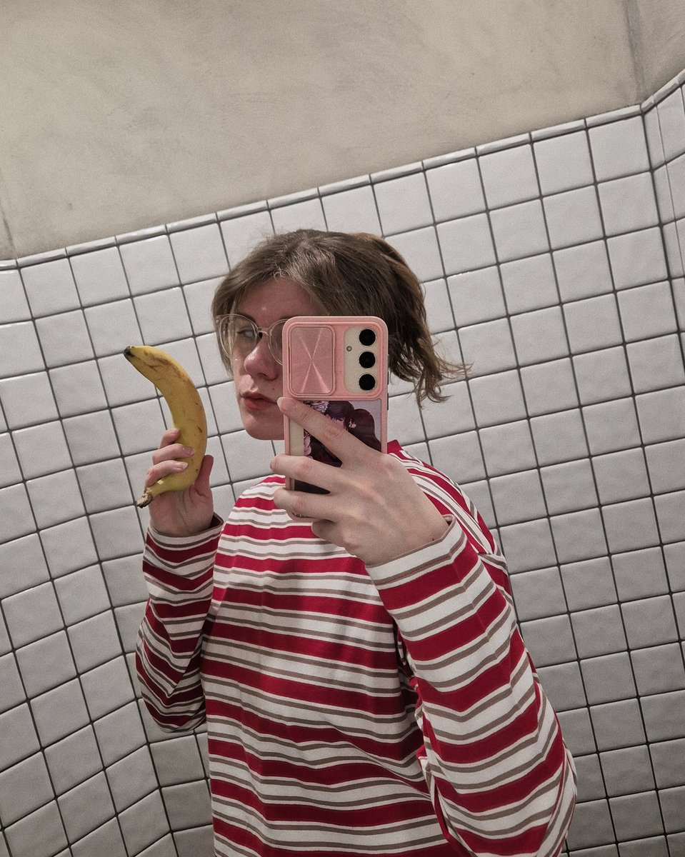 одичавшая клоунесса | когда синий и желтый, 🚍 tweet media