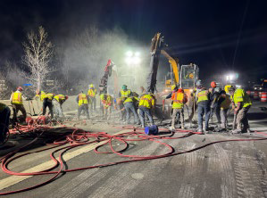 NYSDOTHV's tweet image. Interstate 287, Westchester County
Crews worked through the night this past weekend on the bridge joints over the Saw Mill River Parkway. Work required traffic shifts, and we were able to restore traffic to the permanent lane configuration nine hours early. #Engineering