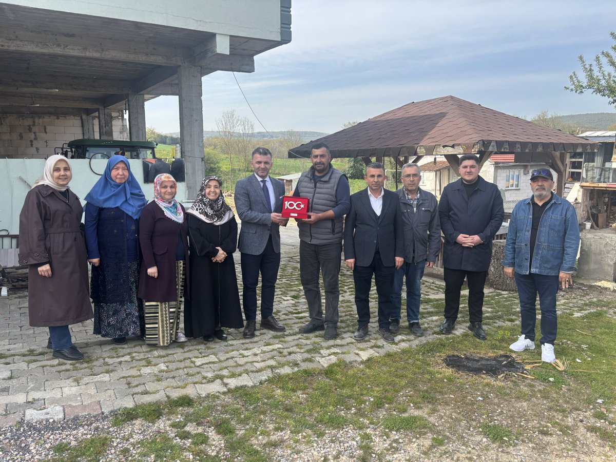 📍 Kışla Mahallemizdeyiz

İlçe Kadın Kolları Başkanımız Hatice Genç,ilçe Gençlik Kolları Başkanımız Emircan Kocaman, İlçe Yöneticilerimiz Selçuk İnce, Ersin Kaçar, Tuncer Göktaş,Kadın Kolları Yöneticimiz Şükran Orman ve Kışla Mahalle Başkanımız Kadir Can ile birlikte,Kışla