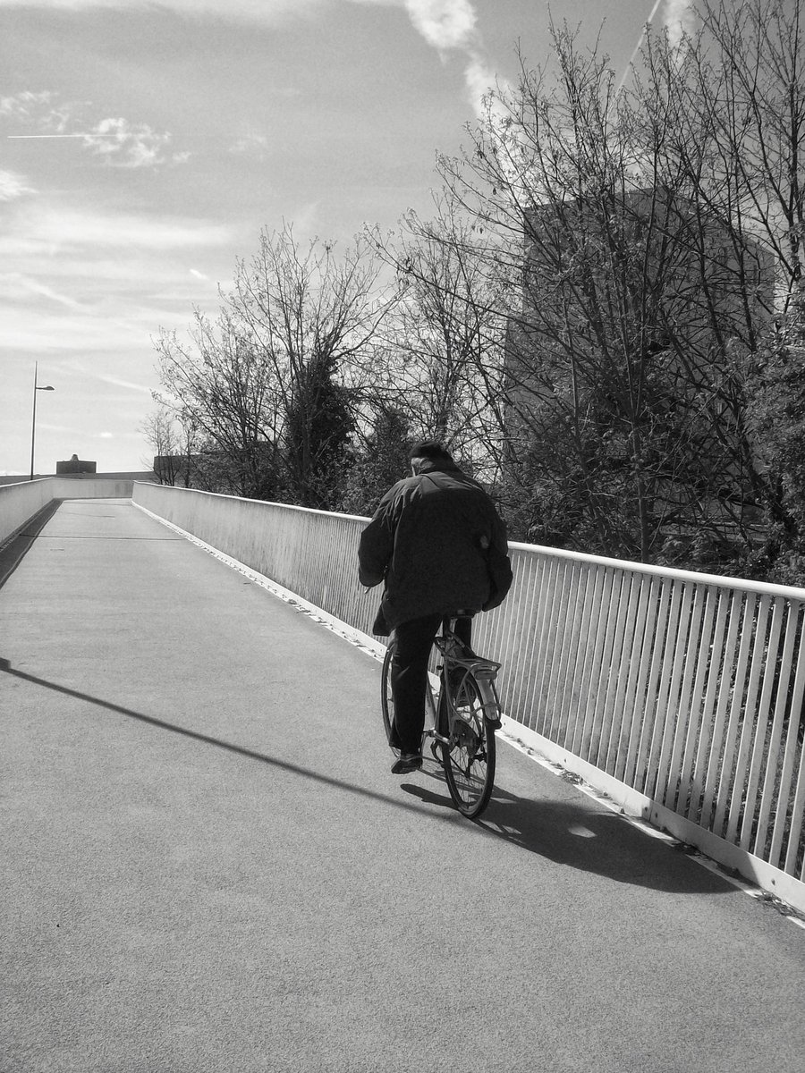 93DWTW's tweet image. forward motion.

#gent #belgium #streetphotography #lofistreet #monochrome