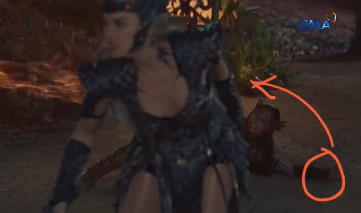 ecorreidiuhara's tweet image. nirewatch ko tong part na to, tapos tawang tawa ako kase di nga masyado nag-effort sa pagbato si Daron, pero tinamaan pa dn si Mitena, samantalang si Terra na kayang mag-powerblast gamit dalawang kamay, di man lng tinira si Mitena nung nakatalikod sa kanya 😂

#SanggreLabanSapiro