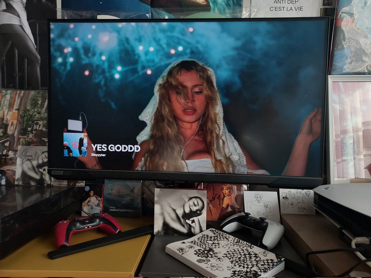 loveee the slayyyter background picture on spotify